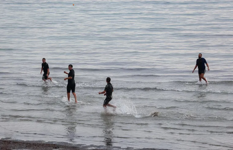 Ovo mogu samo Splićani! Pogledajte kako izgleda picigin i nogomet usred zime