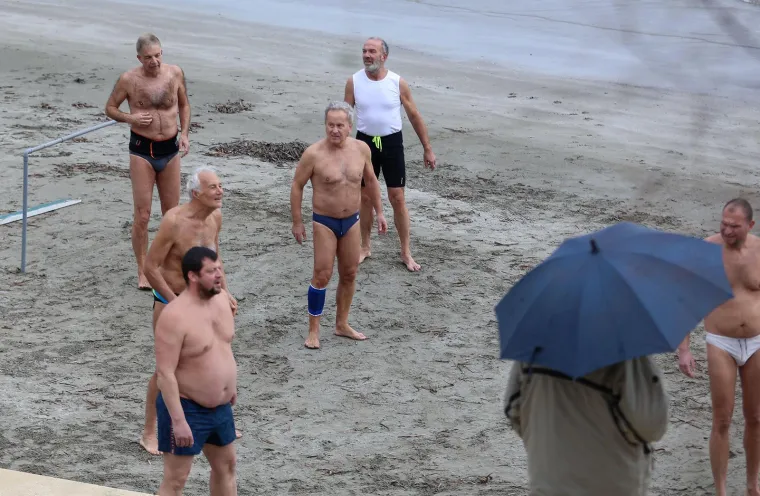 Ovo mogu samo Splićani! Pogledajte kako izgleda picigin i nogomet usred zime