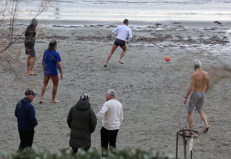 Ovo mogu samo Splićani! Pogledajte kako izgleda picigin i nogomet usred zime