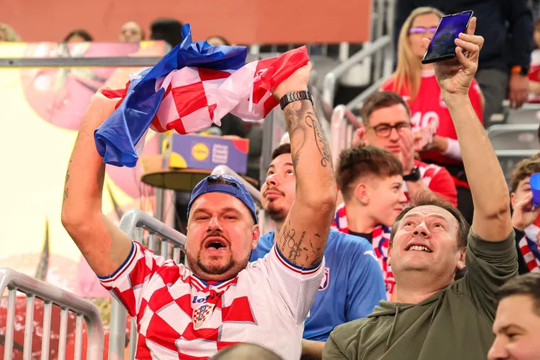 Kakav spektakl u Zagrebu! Kockice sa svih strana, hrvatski navijači okupirali Arenu