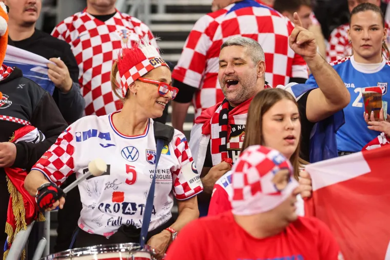 Kakav spektakl u Zagrebu! Kockice sa svih strana, hrvatski navijači okupirali Arenu