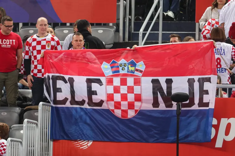 Kakav spektakl u Zagrebu! Kockice sa svih strana, hrvatski navijači okupirali Arenu