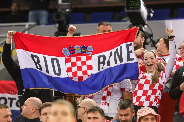 Kakav spektakl u Zagrebu! Kockice sa svih strana, hrvatski navijači okupirali Arenu