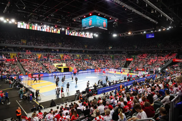 Kakav spektakl u Zagrebu! Kockice sa svih strana, hrvatski navijači okupirali Arenu