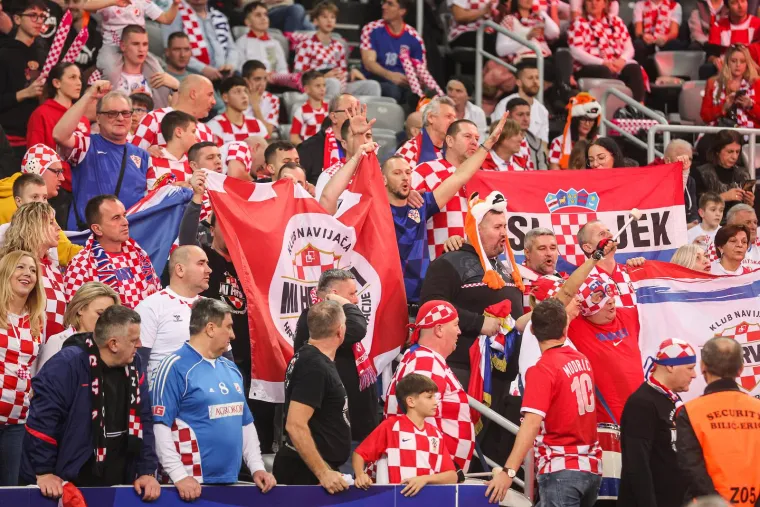 Kakav spektakl u Zagrebu! Kockice sa svih strana, hrvatski navijači okupirali Arenu