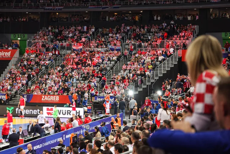 Kakav spektakl u Zagrebu! Kockice sa svih strana, hrvatski navijači okupirali Arenu