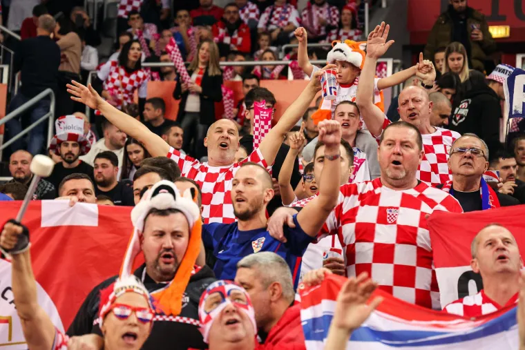 Kakav spektakl u Zagrebu! Kockice sa svih strana, hrvatski navijači okupirali Arenu