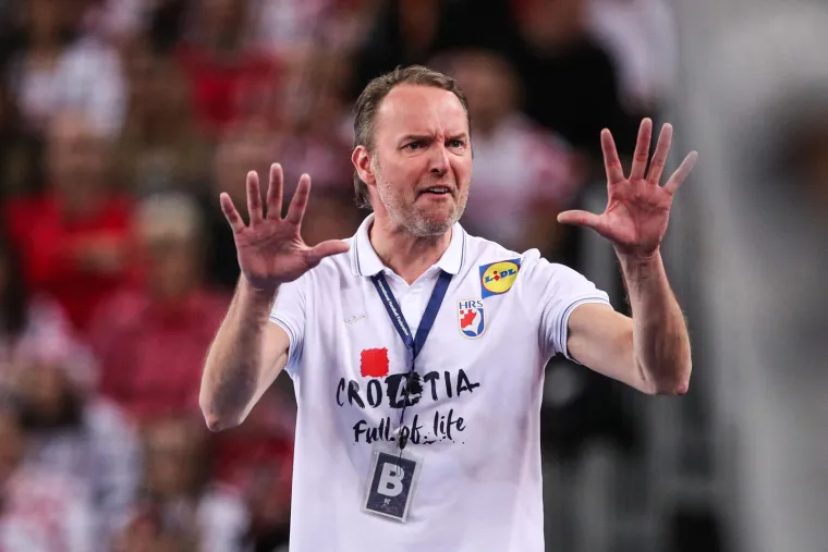 Preuzimanjem hrvatske reprezentacije u veljači 2024. godine, Sigur&eth;sson je postao prvi strani izbornik u povijesti hrvatske rukometne reprezentacije.