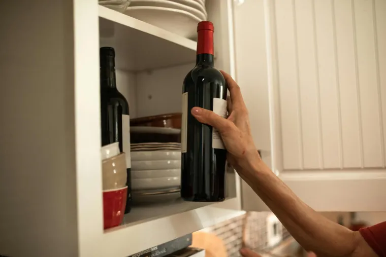 7. Crno vino: Nisu sva vina ista. Dok komercijalna vina traju od jedne do tri godine, fina vina mogu trajati desetljećima. Imajte na umu da vino ne smije biti otvoreno. 