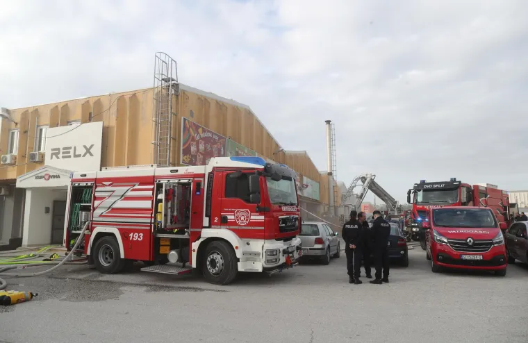 Buknuo požar u skladi&scaron;tu prehrambenih proizvoda na splitskoj veletržnici