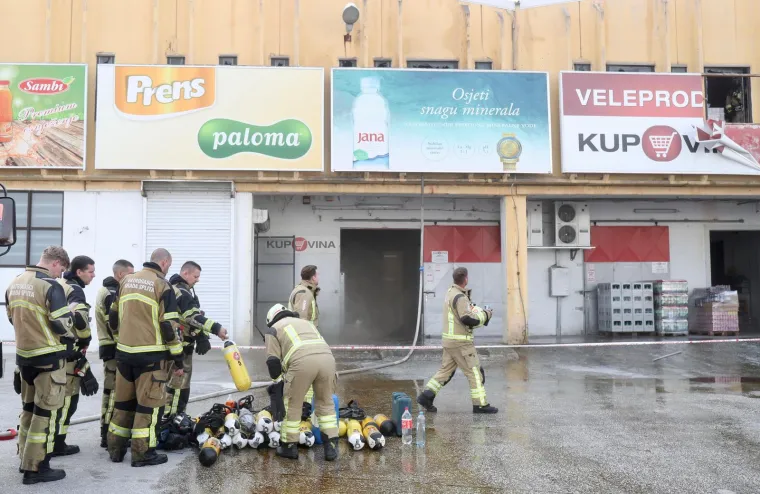 Buknuo požar u skladi&scaron;tu prehrambenih proizvoda na splitskoj veletržnici