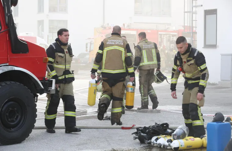 Buknuo požar u skladi&scaron;tu prehrambenih proizvoda na splitskoj veletržnici