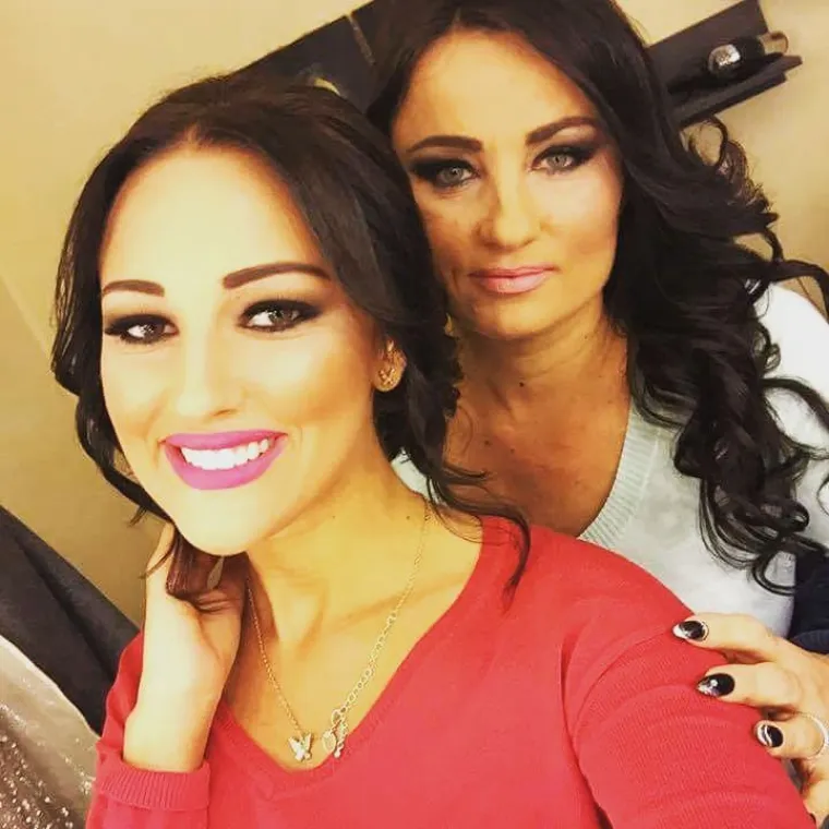 Kao dvije sestre: Majka Aleksandre Prijović u 50. godini izgleda besprijekorno