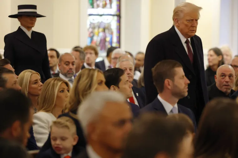 Promrzli i u i&scaron;čekivanju: Amerikanci na ulicama čekaju povijesni trenutak. Trump veliki dan započeo u crkvi