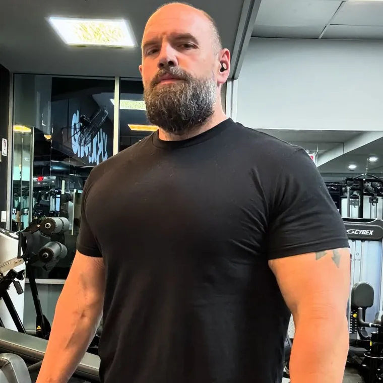 Godinama nije skidao majicu, a sada zavodi mišićima: Glumac je ranije imao čak 226 kilograma