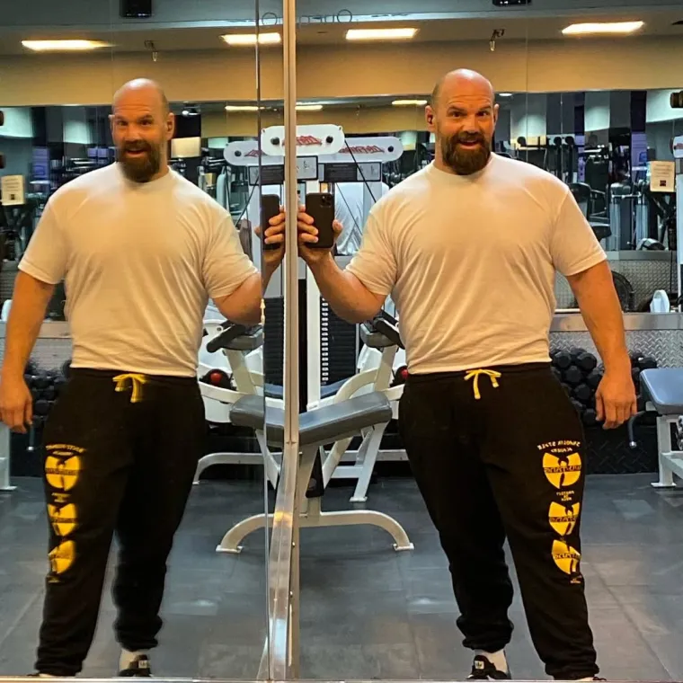 Godinama nije skidao majicu, a sada zavodi mišićima: Glumac je ranije imao čak 226 kilograma