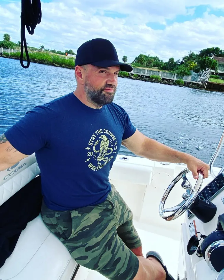 Godinama nije skidao majicu, a sada zavodi mišićima: Glumac je ranije imao čak 226 kilograma