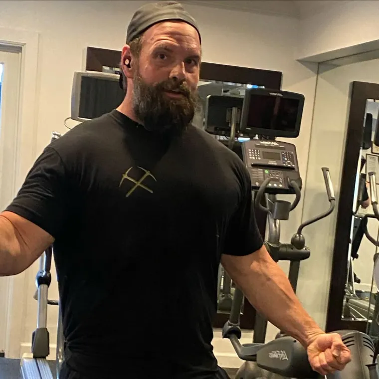 Godinama nije skidao majicu, a sada zavodi mišićima: Glumac je ranije imao čak 226 kilograma