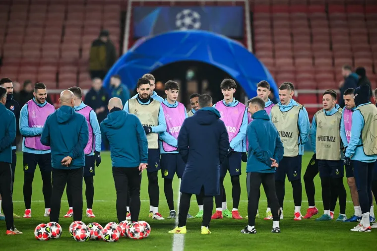 Osmijeh na licu svih igrača učio klasičnog dogovora pred trening.
