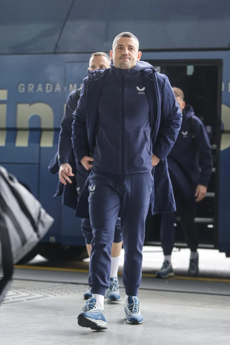 Kapetan Arijan Ademi na slici. 