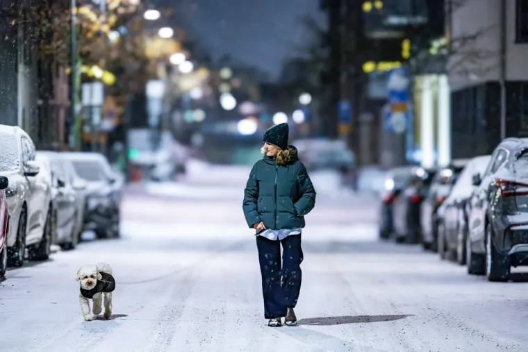 2. Smanjena mentalna jasnoća: Mozak zahtijeva energiju za učinkovito funkcioniranje. Kada je izložen hladnoći, preusmjerava resurse na održavanje tjelesne temperature, smanjujući sposobnost za jasno razmišljanje.