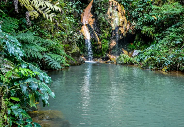 Ovakav holistički pristup ekonomskom razvoju, koji kombinira rast turizma s ulaganjima u održivu energiju i za&scaron;titu okoli&scaron;a, postavlja čvrste temelje za dugoročni prosperitet Zelenortske Republike. Time se osigurava da će zemlja nastaviti svoj impresivan gospodarski rast, istovremeno čuvajući svoje jedinstvene prirodne resurse za buduće generacije.