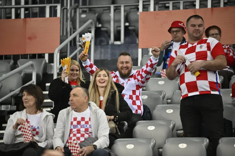 Kazali&scaron;na atmosfera na utakmici Hrvatske: S obzirom na to koliko je do&scaron;lo navijača, ne može ni drugačije
