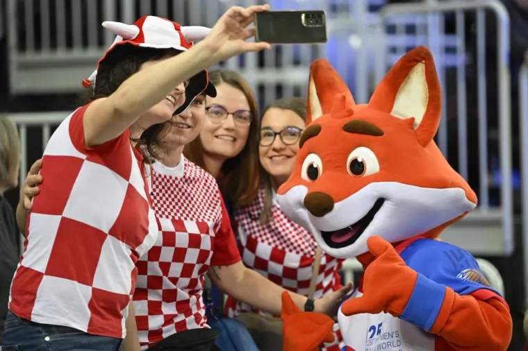 Kazali&scaron;na atmosfera na utakmici Hrvatske: S obzirom na to koliko je do&scaron;lo navijača, ne može ni drugačije