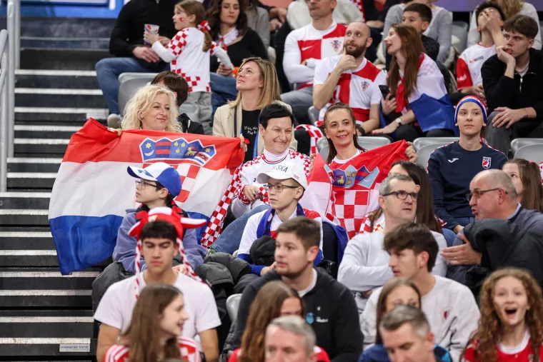 Kazali&scaron;na atmosfera na utakmici Hrvatske: S obzirom na to koliko je do&scaron;lo navijača, ne može ni drugačije