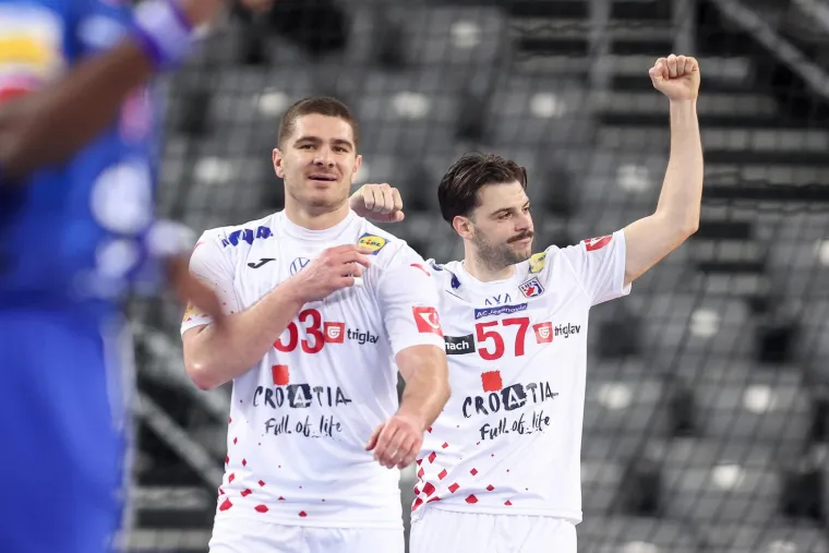 Iako je brada trenutno najpopularniji trend među mu&scaron;karcima, Filip se odlučio na ne&scaron;to drugačije