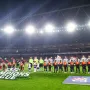 Zajec je smrtno ozbiljan dok gleda Dinamo protiv Arsenala, a evo s kim se Cannavaro grlio
