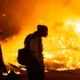 U roku od nekoliko sati, kalifornijski Odjel za šumarstvo i zaštitu od požara (Cal Fire) rekao je da je požar zahvatio 9400 hektara. Dodali su da je požar obuzdan na nula posto.
