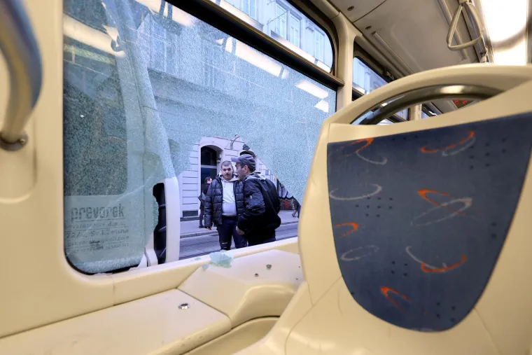 Promet je nakratko zastao, ali se brzo vratio u normalno nakon što je tramvaj stigao do okretišta