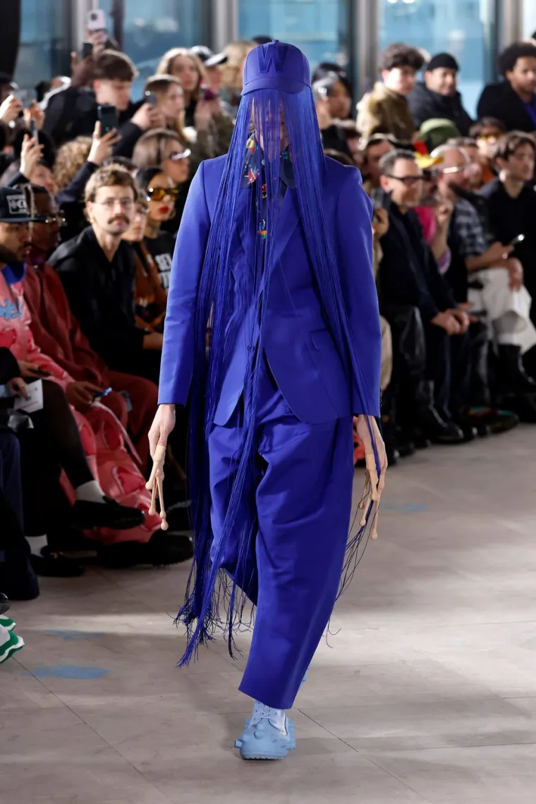 Vodeći modni kritičari pokazali su izrazito pozitivne reakcije na kolekciju. Vogue je opisao reviju kao &quot;revolucionarni trenutak suvremene mode&quot;, dok je WWD posebno pohvalio inovativnu scenografiju i konceptualnu dubinu kolekcije.
