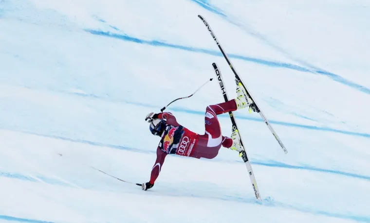 Najpoznatiji i najstra&scaron;niji dio staze je "Mausefalle" (Mi&scaron;olovka), gdje skija&scaron;i nakon samo 8,5 sekundi od starta dostižu brzinu od 100 km/h i suočavaju se s gradijentom od 85%.