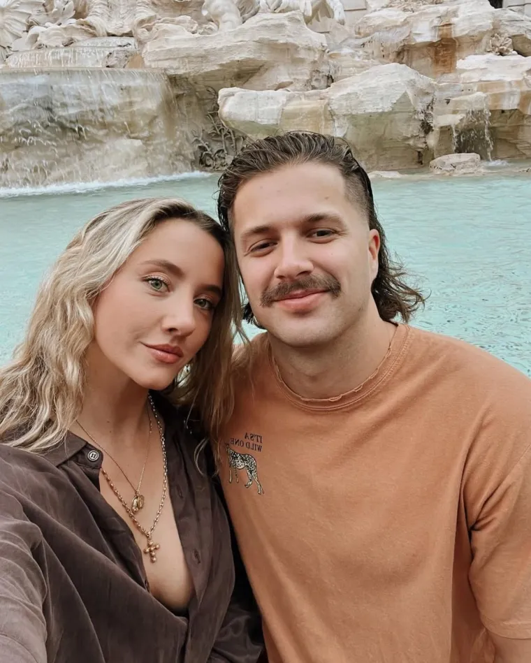 Nicole i Liam upoznali su se tijekom srednjoškolskih dana, a njihova veza traje više od desetljeća.