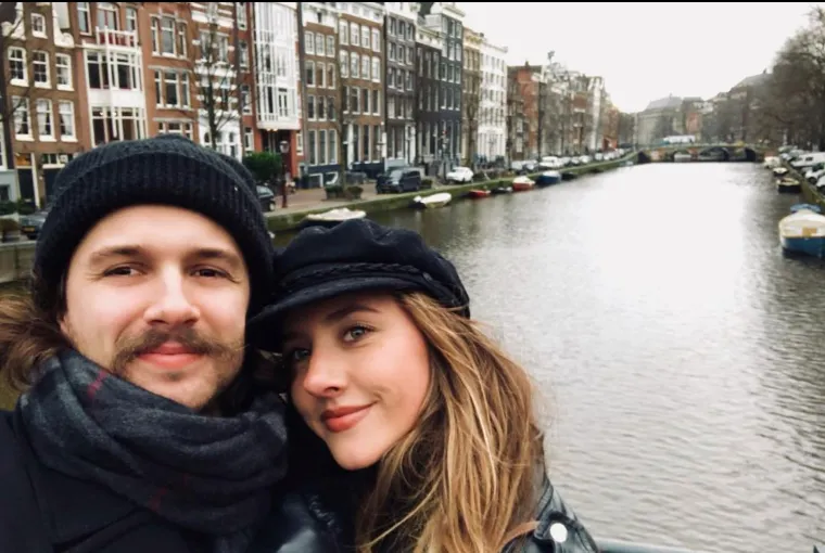 Iako su jedno vrijeme bili razdvojeni, ponovno su se spojili i nastavili svoju ljubavnu priču. 