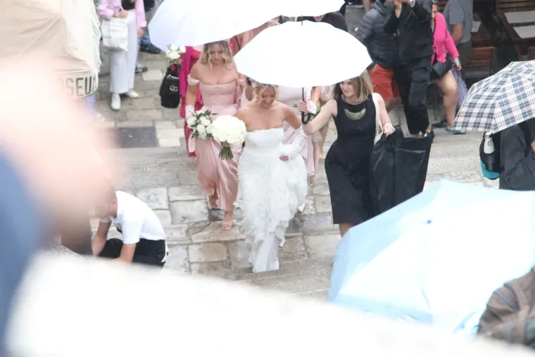 S druge starne, slavlje se nastavilo u tvrđavi Lovrijenac.