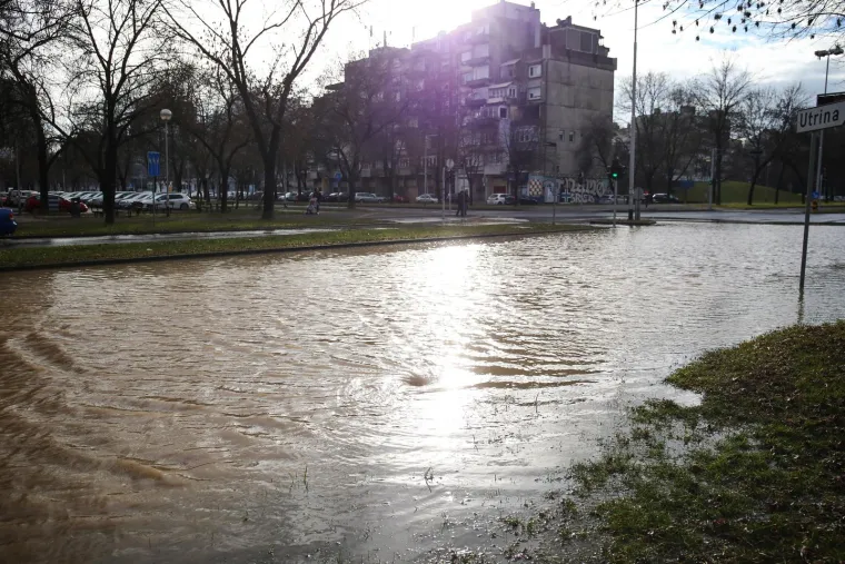 Pukla cijev u Zagrebu u najgore moguće vrijeme, Vodovod: 'Tlak vode za potrošače možda će biti manji'