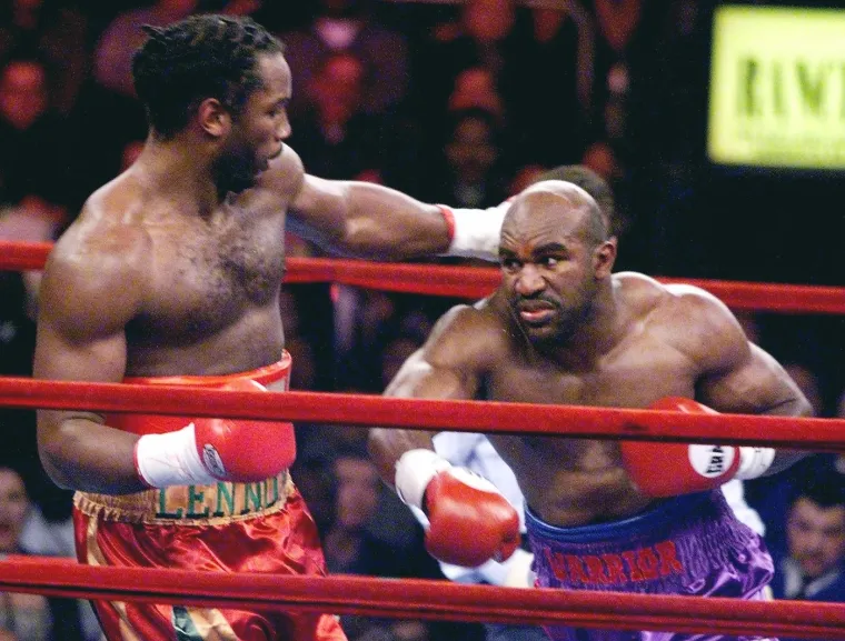 Holyfield i Lennox Lewis u sudaru jedan protiv drugog. 