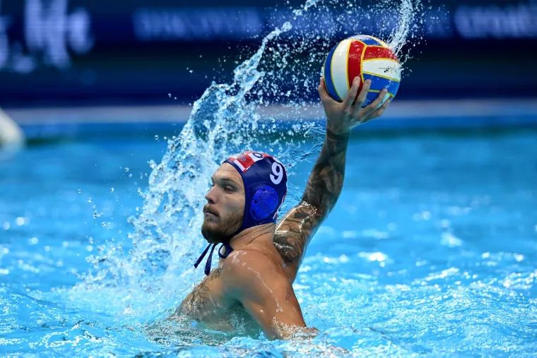 
Ovaj 34-godišnji Splićanin trenutačno igra za Vaterpolski klub Jadran iz Splita. U Jadran se vratio 2020. godine nakon nekoliko uspješnih sezona u inozemstvu.