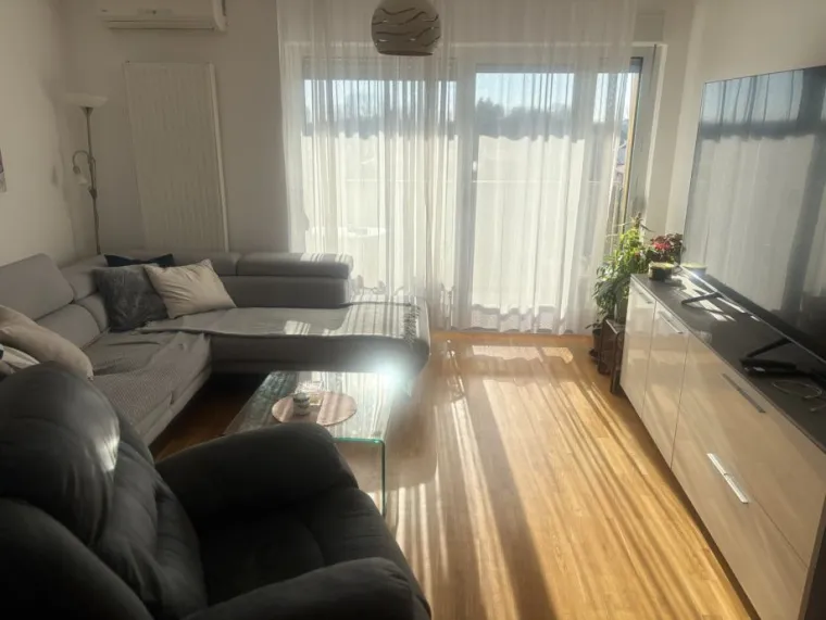 Namješten trosoban stan s garažnim mjestom od 75 m2, kvart Retfala u Osijeku 205.000 eura