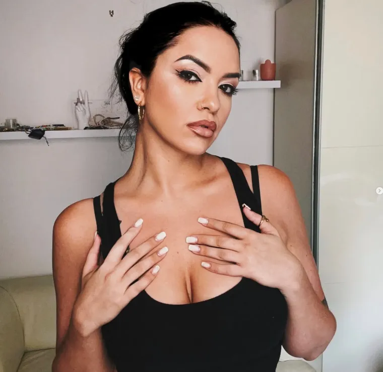 &quot;Inače sam zaljubljive prirode, ali moram priznati da mi se davno netko nije ovako svidio na prvi pogled&quot;, kroz smijeh je otkrila Polina kad je doznala da je Šime novi Gospodin Savršeni.