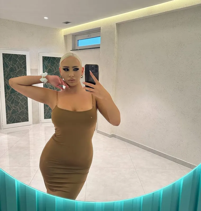 Nakon jedne ozbiljne veze, kaže da je to iskustvo učinilo mudrijom i sigurnijom u ono &scaron;to stvarno traži kod partnera i vrlo je jasna u svojim željama! 