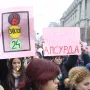 Automobil koji je vozila žena zaletio se u povorku i nekoliko metara nosio na haubi djevojku koja je potom pala na asfalt, prenijeli su mediji. Intervenirala je policija i hitna pomoć koja ju je odvezla u bolnicu.