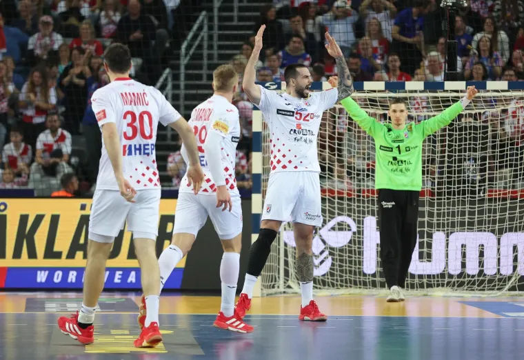 Na nevjerojatnoj razini igraju Hrvatski rukometa&scaron;i. Island kao da je potpuno izgubljen na terenu