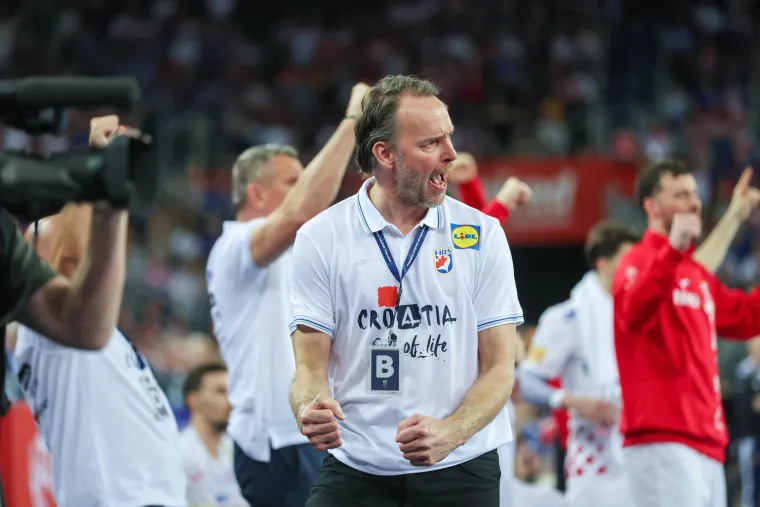 Osim &scaron;to je uspje&scaron;an trener, Sigur&eth;sson je i uspje&scaron;an poduzetnik. Suvlasnik je popularnog Kex Hostelau Reykjaviku, a aktivan je i u gastronomskoj, automobilskoj i IT industriji.