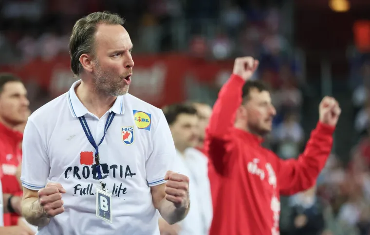 "Hvala Islandu na utakmici, želim im sve najbolje. Sretni smo zbog pobjede, u&scaron;li smo jako u utakmicu, obrana je bila fantastična, Kuzmanović je bio sjajan cijelu utakmicu", rekao je nakon po mnogima ključne utakmice...