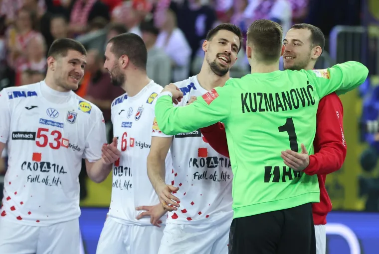 Hrvatski rukometa&scaron;i u suzama nakon Islanda: Pogledajte kome je Duvnjak odmah potrčao u zagrljaj