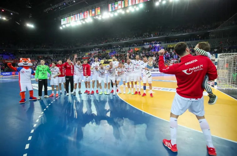 Hrvatski rukometa&scaron;i u suzama nakon Islanda: Pogledajte kome je Duvnjak odmah potrčao u zagrljaj